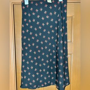 Black with Roses Midi-Skirt! NWT!
